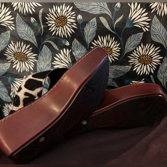 VINTAGE Donald J Pliner Y2K Pony Hair Calf Platform Thong Sandals - NIB Dust Bag - Picture 4 of 5